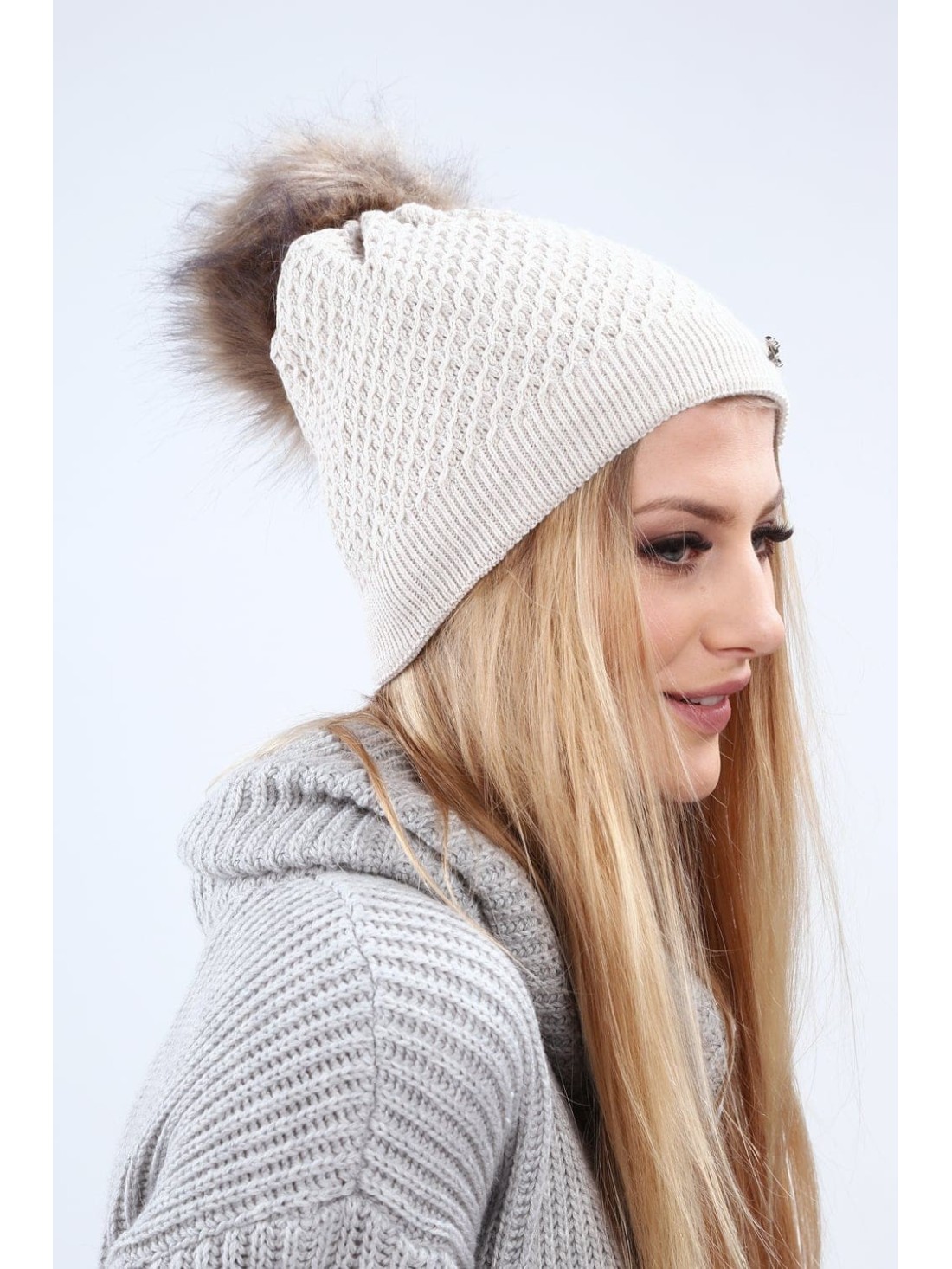 Beige Mütze mit Silberfaden für den Winter C16 – Online-Shop – Boutique